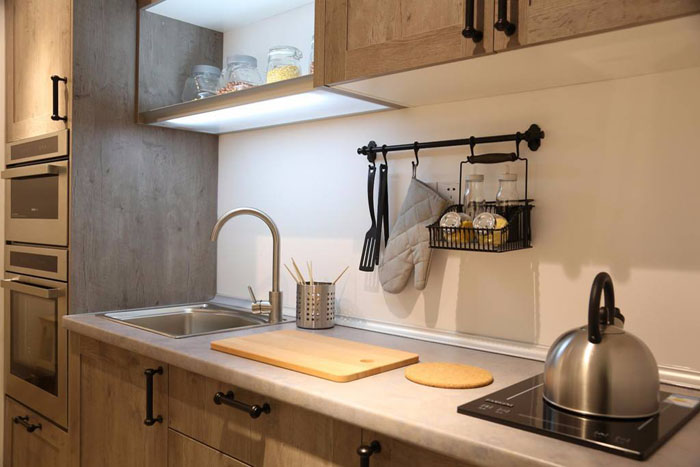 1-201126091FV50 石英石台面变色变脏应若何算帐呢?