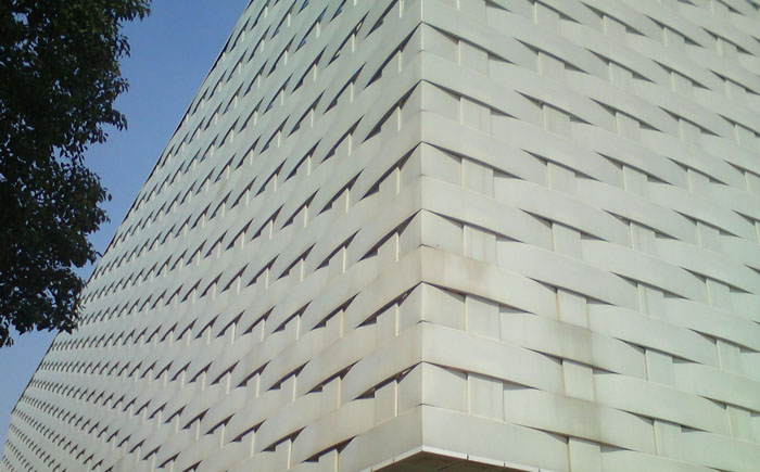 1-210930150209229 聚碳酸酯板幕墙