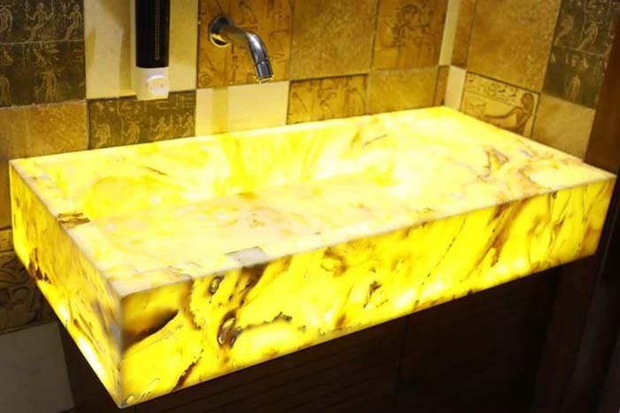 1-240QG03QBI 若何甄别透光石的曲直呢?